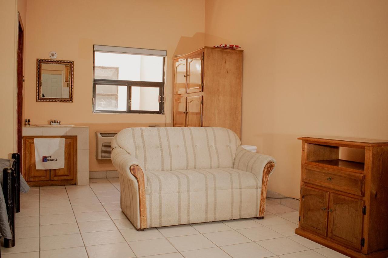 Suites Cervantes Chihuahua Exterior foto