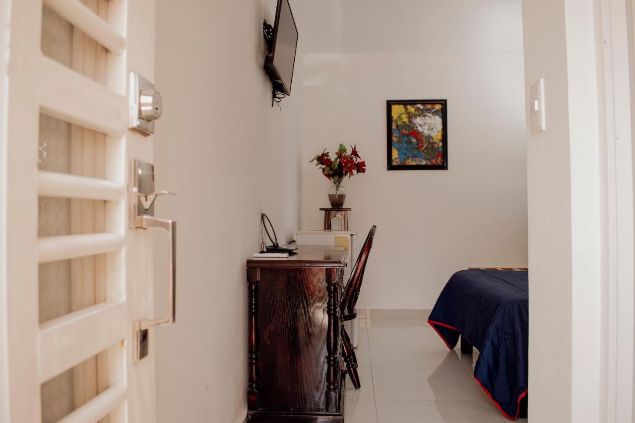 Suites Cervantes Chihuahua Exterior foto