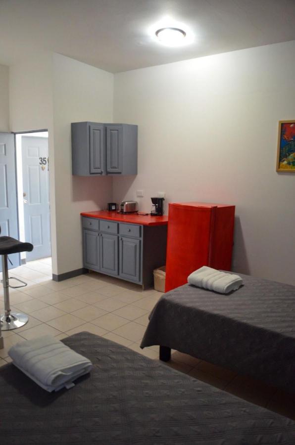 Suites Cervantes Chihuahua Exterior foto